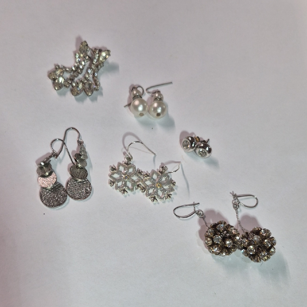 Chic Silver and Pearl Earrings Set